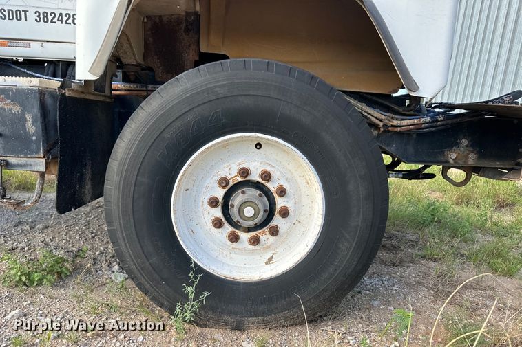 image for item OM9601 1996 Mack DM690S ready mix truck