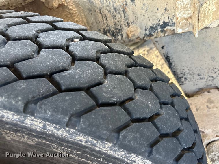 image for item OM9601 1996 Mack DM690S ready mix truck