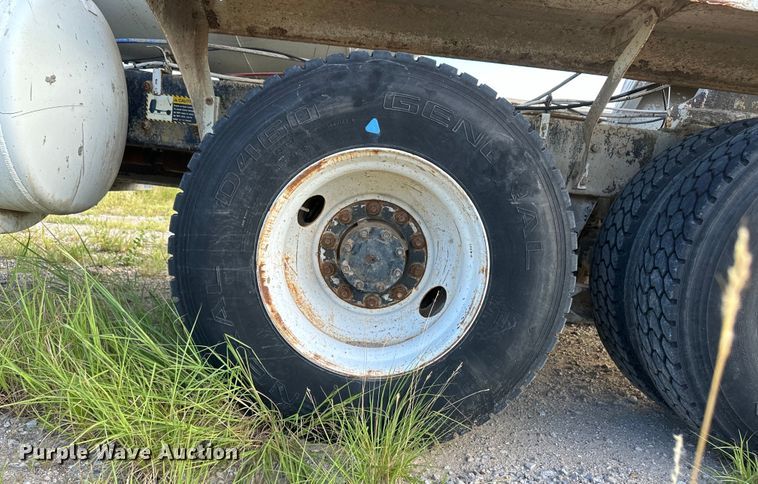 image for item OM9601 1996 Mack DM690S ready mix truck