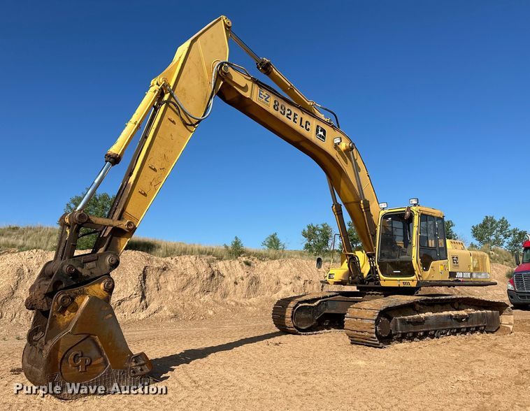 image for item OM9602 1997 John Deere 892E LC excavator