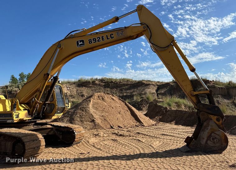 image for item OM9602 1997 John Deere 892E LC excavator