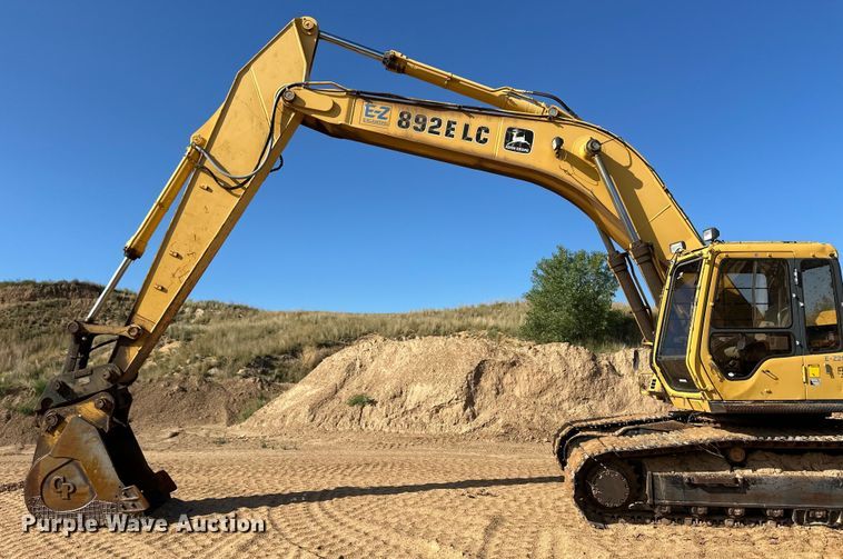 image for item OM9602 1997 John Deere 892E LC excavator