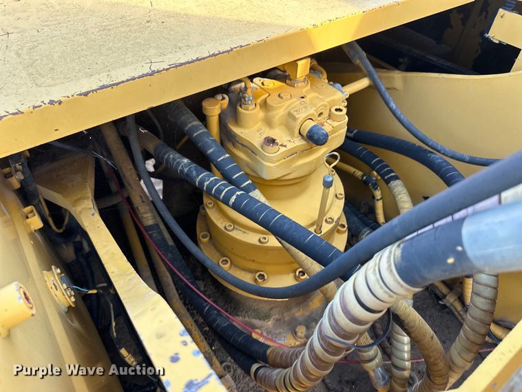 image for item OM9602 1997 John Deere 892E LC excavator