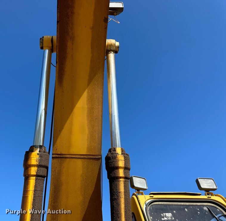 image for item OM9602 1997 John Deere 892E LC excavator