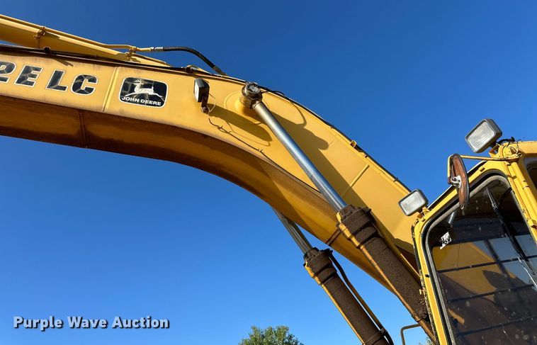 image for item OM9602 1997 John Deere 892E LC excavator