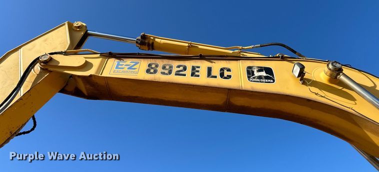 image for item OM9602 1997 John Deere 892E LC excavator