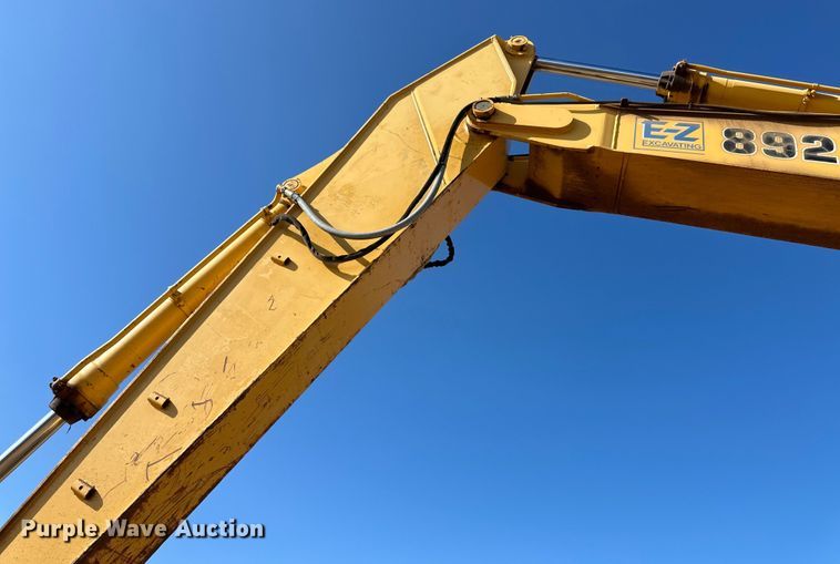 image for item OM9602 1997 John Deere 892E LC excavator