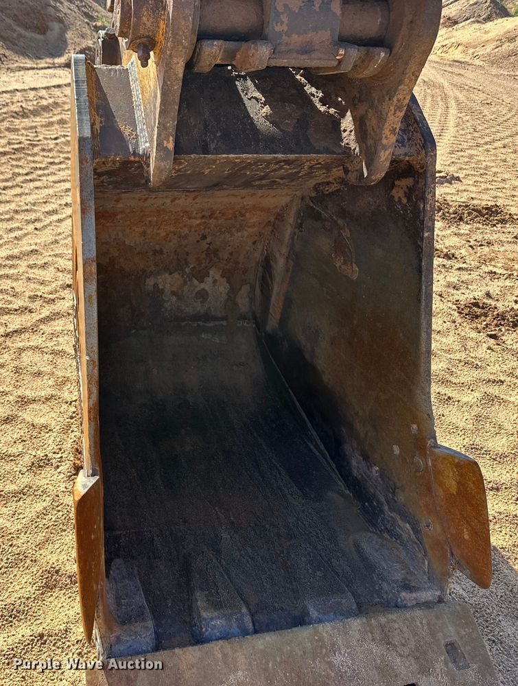 image for item OM9602 1997 John Deere 892E LC excavator