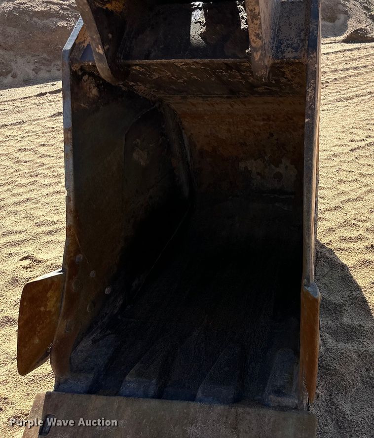 image for item OM9602 1997 John Deere 892E LC excavator