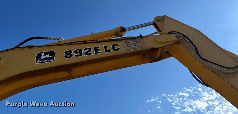image for item OM9602 1997 John Deere 892E LC excavator