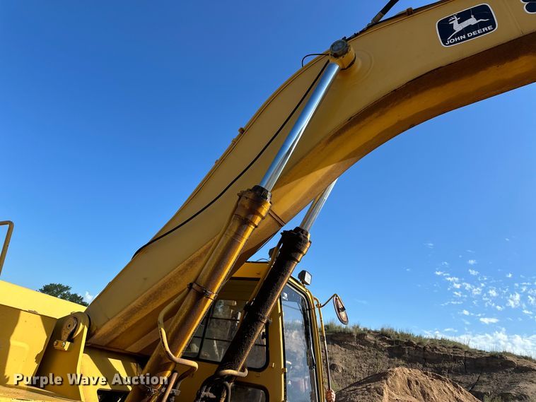 image for item OM9602 1997 John Deere 892E LC excavator