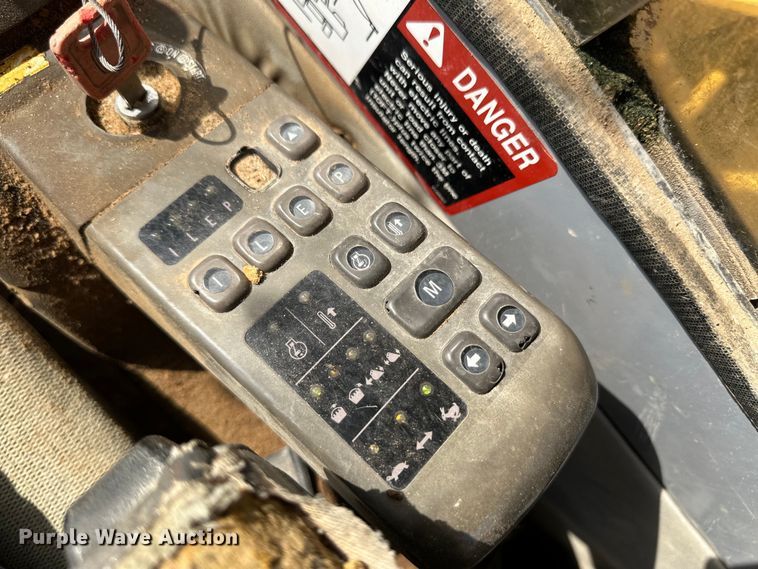 image for item OM9602 1997 John Deere 892E LC excavator