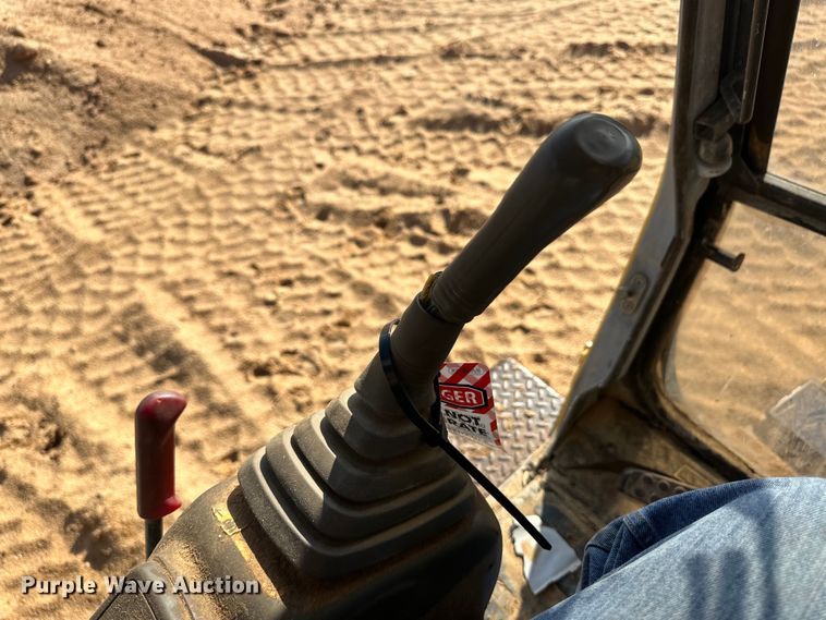 image for item OM9602 1997 John Deere 892E LC excavator