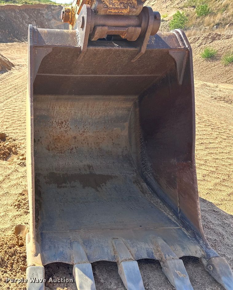 image for item OM9603 1996 Komatsu PC300LC-6 excavator