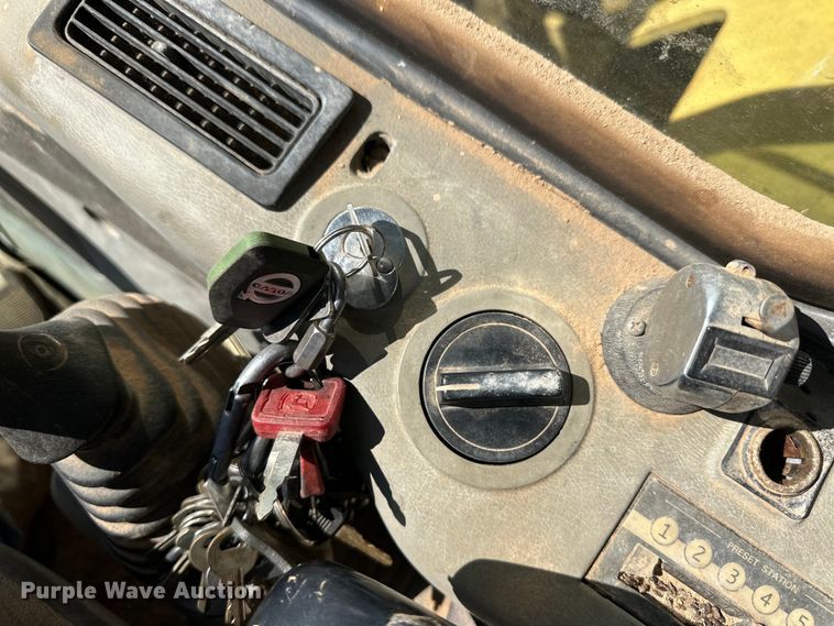 image for item OM9603 1996 Komatsu PC300LC-6 excavator