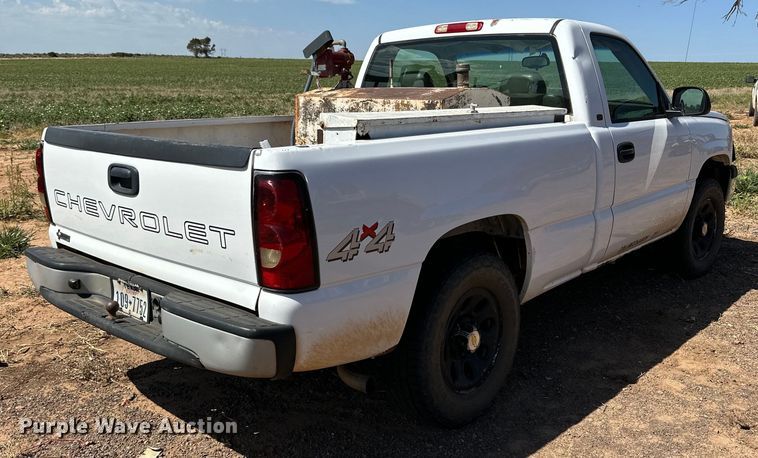 image for item DG4482 2005 Chevrolet Silverado 1500 pickup truck