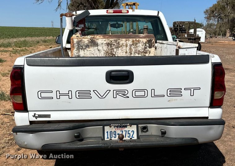 image for item DG4482 2005 Chevrolet Silverado 1500 pickup truck