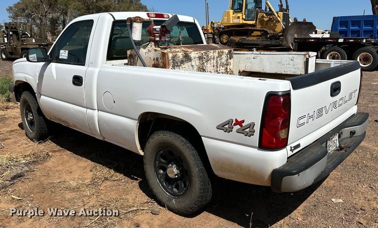 image for item DG4482 2005 Chevrolet Silverado 1500 pickup truck