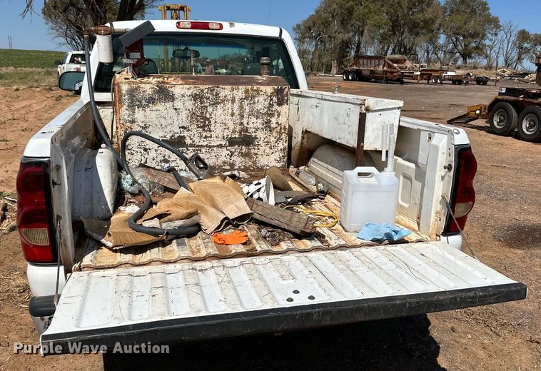 image for item DG4482 2005 Chevrolet Silverado 1500 pickup truck