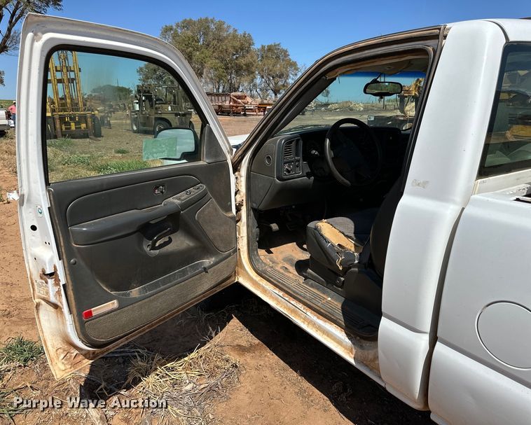 image for item DG4482 2005 Chevrolet Silverado 1500 pickup truck