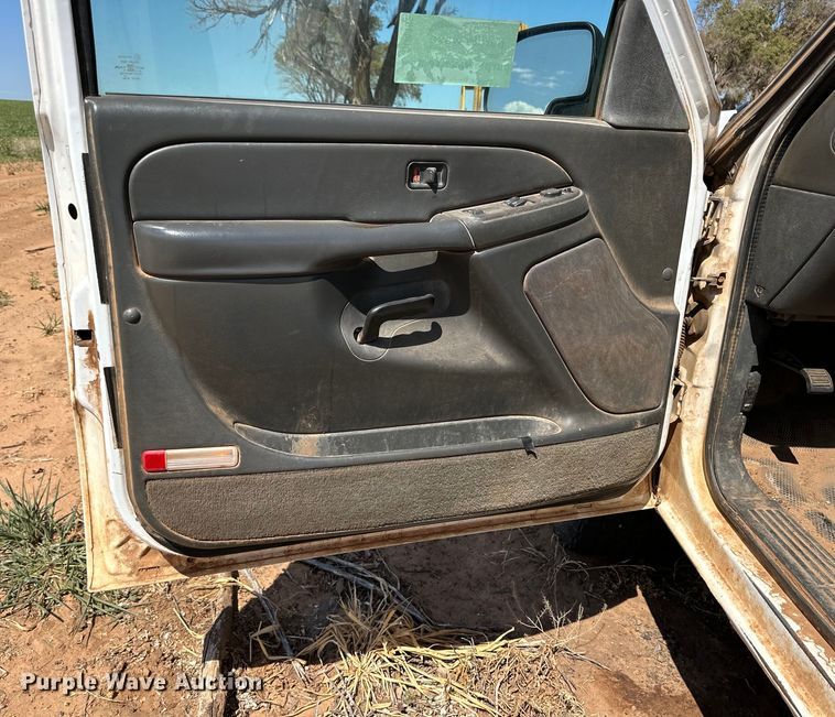 image for item DG4482 2005 Chevrolet Silverado 1500 pickup truck