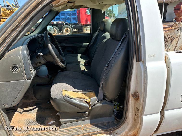 image for item DG4482 2005 Chevrolet Silverado 1500 pickup truck