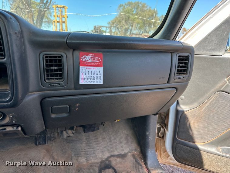 image for item DG4482 2005 Chevrolet Silverado 1500 pickup truck