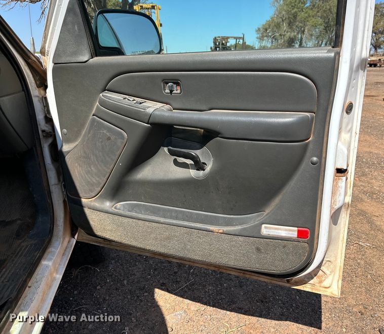 image for item DG4482 2005 Chevrolet Silverado 1500 pickup truck