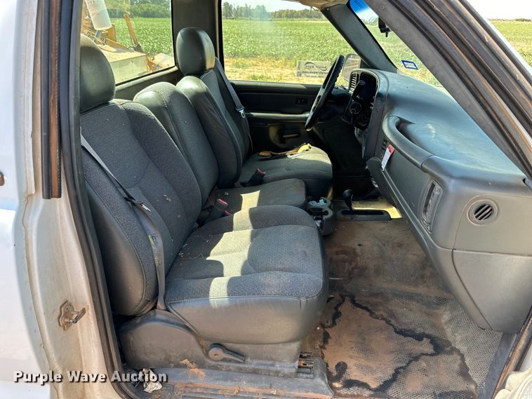 image for item DG4482 2005 Chevrolet Silverado 1500 pickup truck