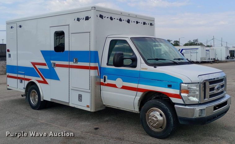 image for item DG5252 2012 Ford E450 ambulance