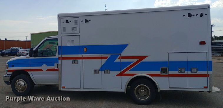 image for item DG5252 2012 Ford E450 ambulance