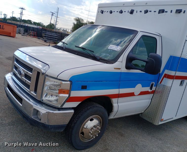 image for item DG5252 2012 Ford E450 ambulance
