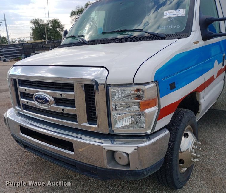 image for item DG5252 2012 Ford E450 ambulance