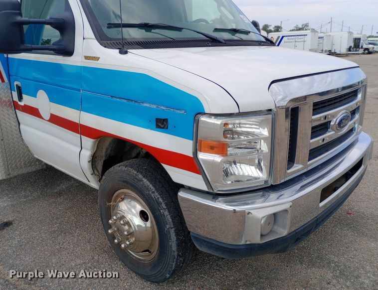 image for item DG5252 2012 Ford E450 ambulance