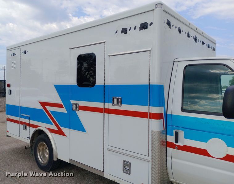 image for item DG5252 2012 Ford E450 ambulance