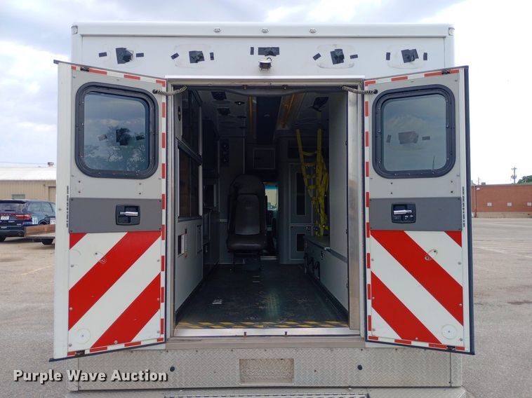 image for item DG5252 2012 Ford E450 ambulance