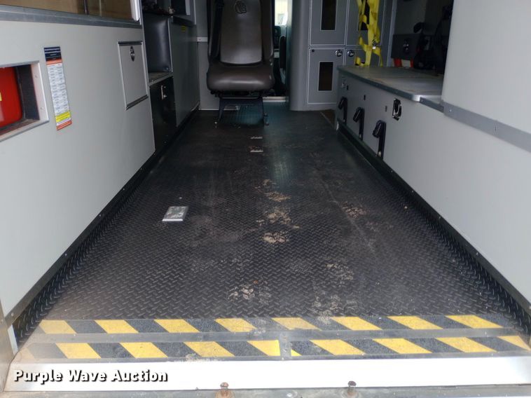 image for item DG5252 2012 Ford E450 ambulance