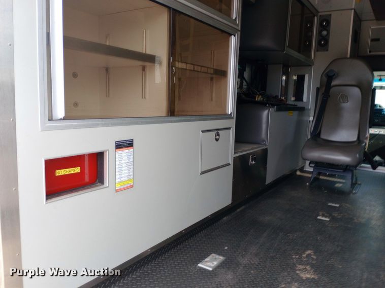 image for item DG5252 2012 Ford E450 ambulance