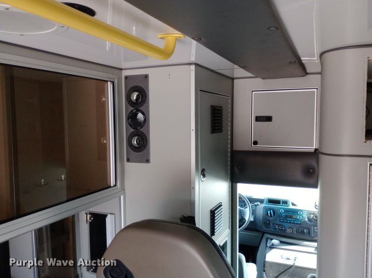 image for item DG5252 2012 Ford E450 ambulance