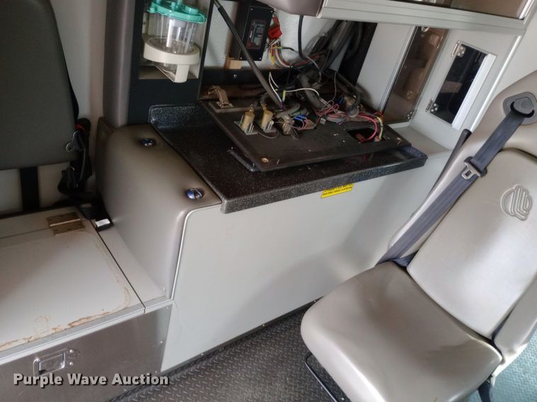 image for item DG5252 2012 Ford E450 ambulance