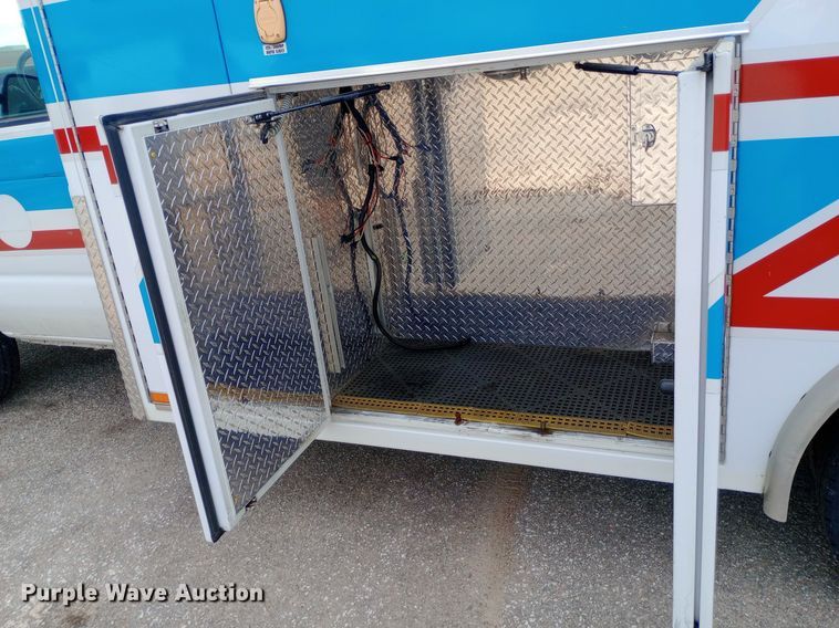 image for item DG5252 2012 Ford E450 ambulance