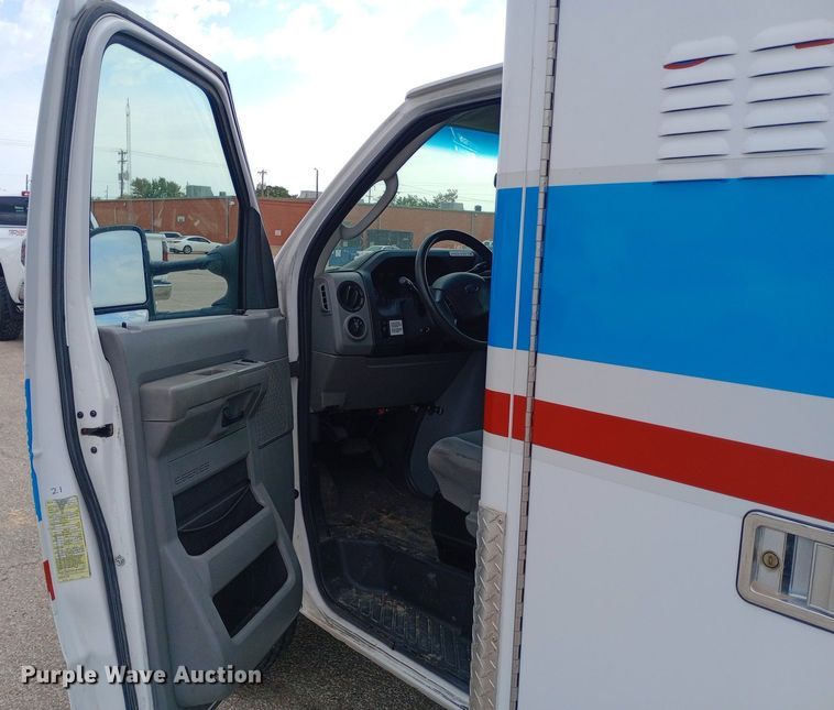 image for item DG5252 2012 Ford E450 ambulance
