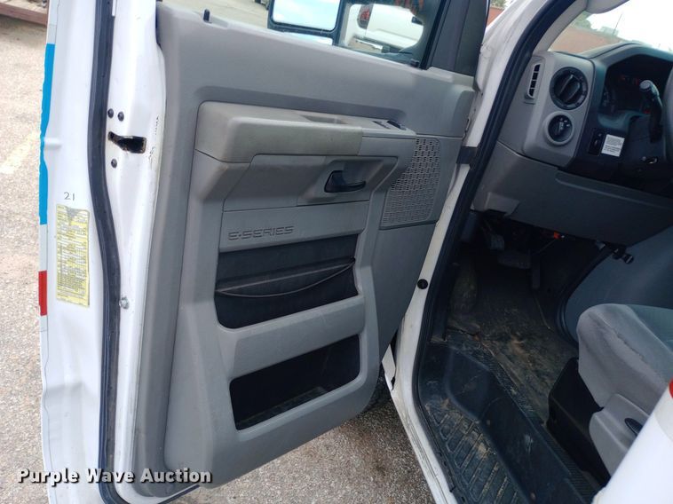 image for item DG5252 2012 Ford E450 ambulance