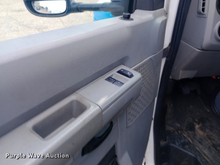 image for item DG5252 2012 Ford E450 ambulance