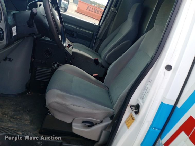 image for item DG5252 2012 Ford E450 ambulance