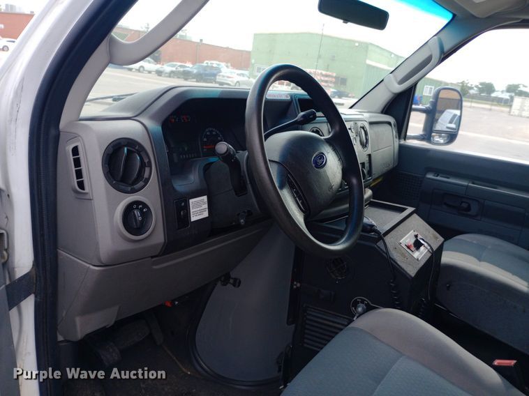 image for item DG5252 2012 Ford E450 ambulance