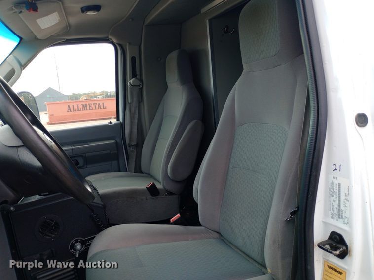 image for item DG5252 2012 Ford E450 ambulance