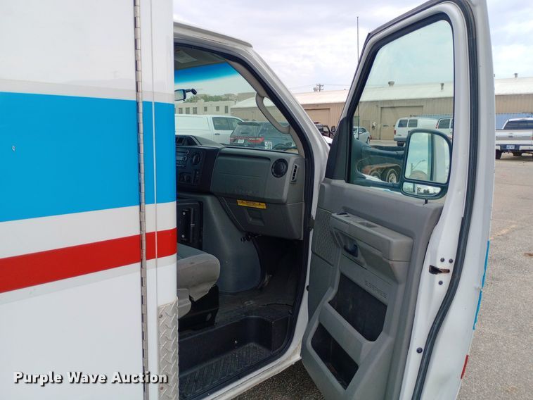 image for item DG5252 2012 Ford E450 ambulance