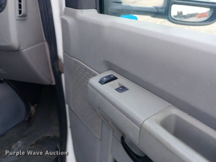 image for item DG5252 2012 Ford E450 ambulance