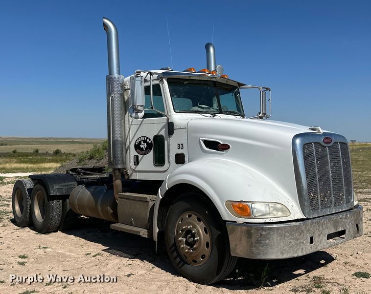 image for item DK6663 2009 Peterbilt  386 semi truck